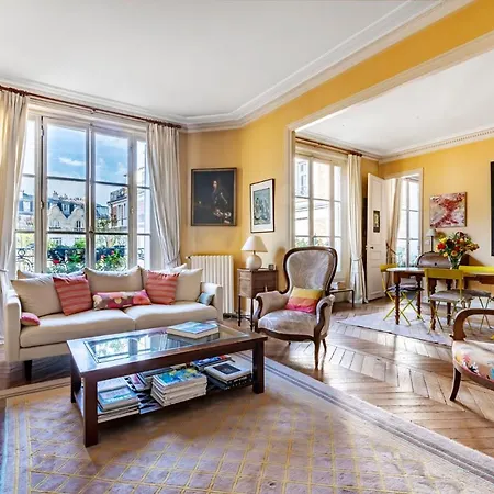 Veeve - Vintage And Vibrant Paris